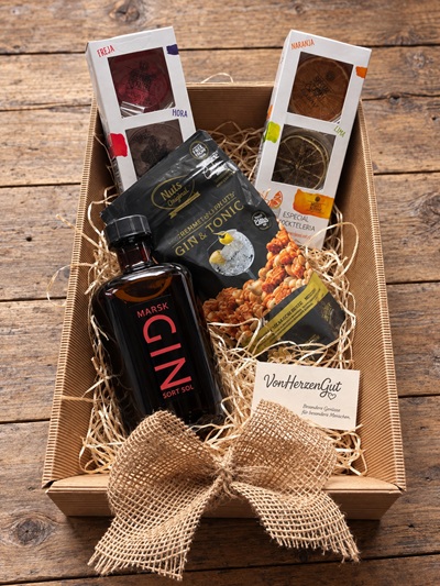 Gin & Cocktal Gennussbox "Sort Sol" - Marsk Gin mit Cocktailfrüchten & Nussmischung